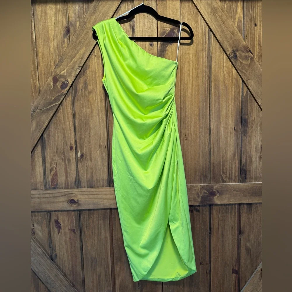 Elliatt‎ Cassini One Shoulder Dress - Picture 3 of 9